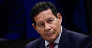 Read more about the article Voo de Mourão arremete por conta do mau tempo em Pelotas