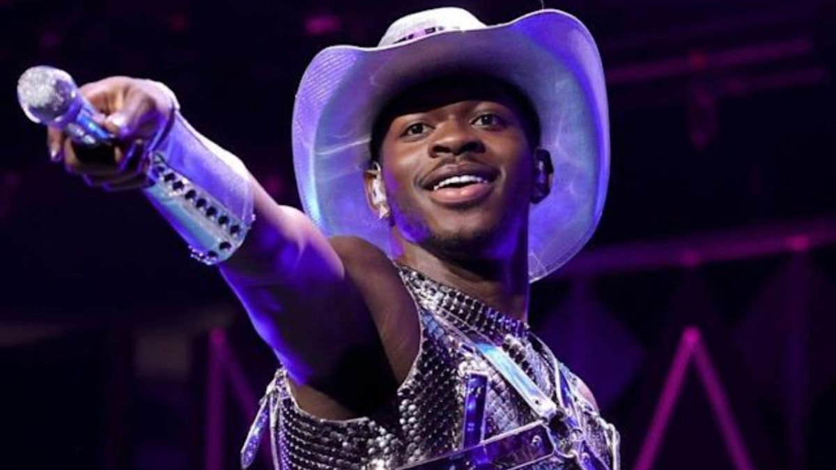 You are currently viewing Lil Nas X responde às críticas de apresentador: “Por favor, pare de me mencionar!”