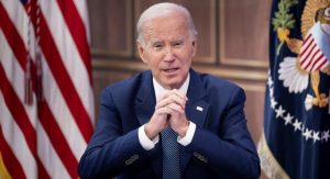 Read more about the article Joe Biden diz que Vladimir Putin ‘calculou mal’ capacidade de tropas russas de ocupar Ucrânia