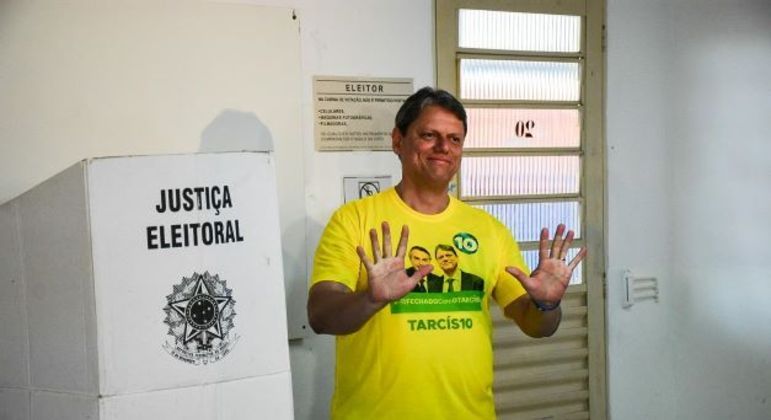 You are currently viewing Tarcísio de Freitas recebe apoio formal do PSDB para o segundo turno ao Governo de SP