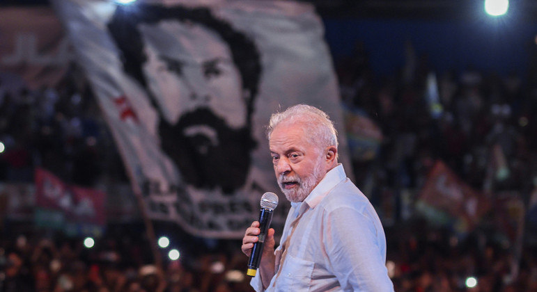 You are currently viewing Lula facilitou oferta de crédito e deixou 25% dos brasileiros inadimplentes