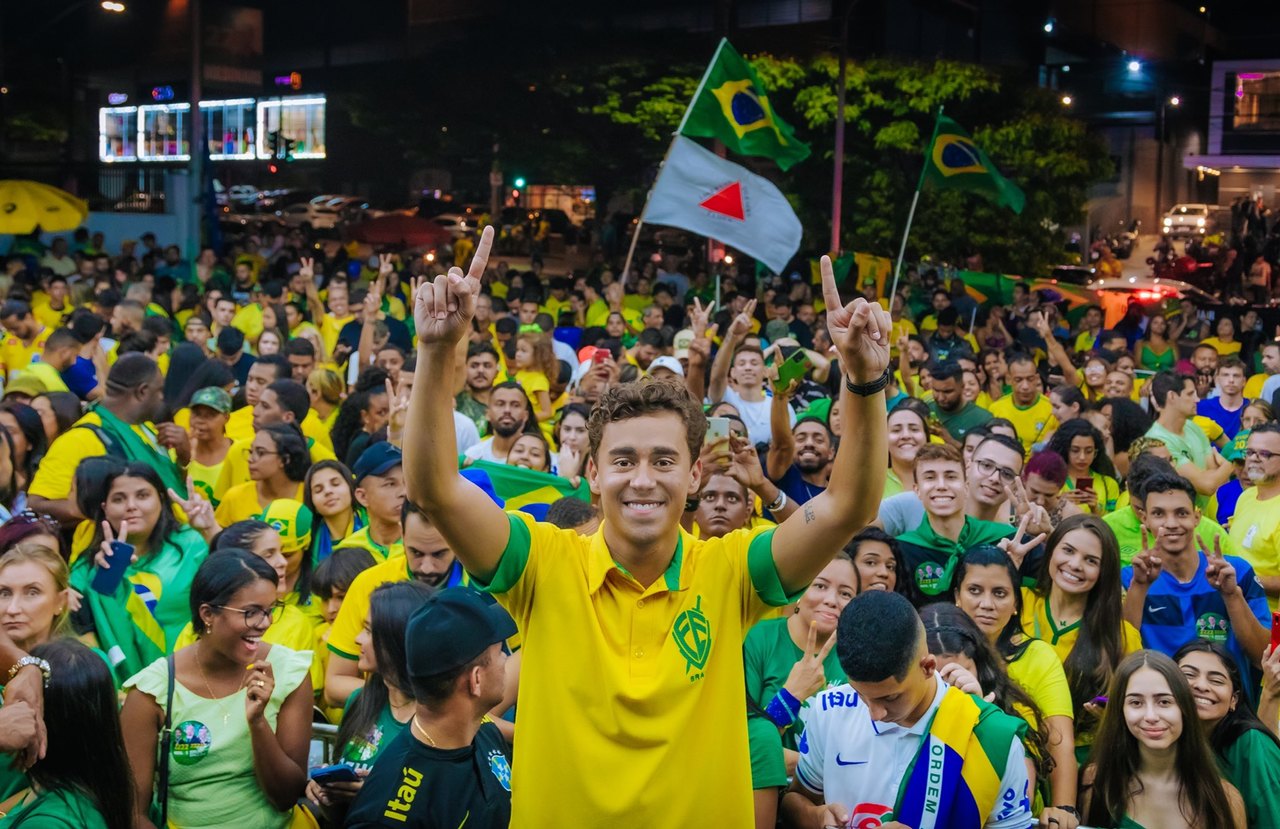 You are currently viewing Vídeo de ator pornô atribuído a deputado mais votado do Brasil deve ser apagado