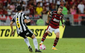 Read more about the article Varela faz boa atuação e empolga torcedores do Flamengo; veja reações