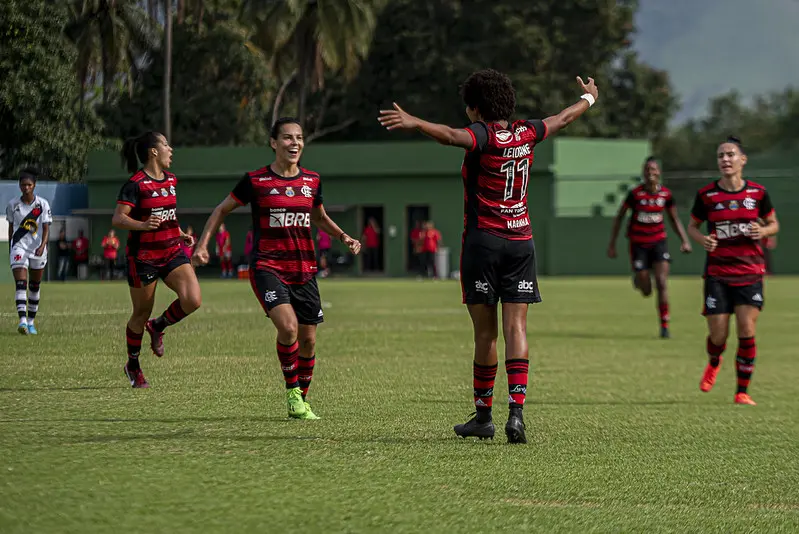 You are currently viewing Flamengo bate rival e coloca um pé na final do Carioca