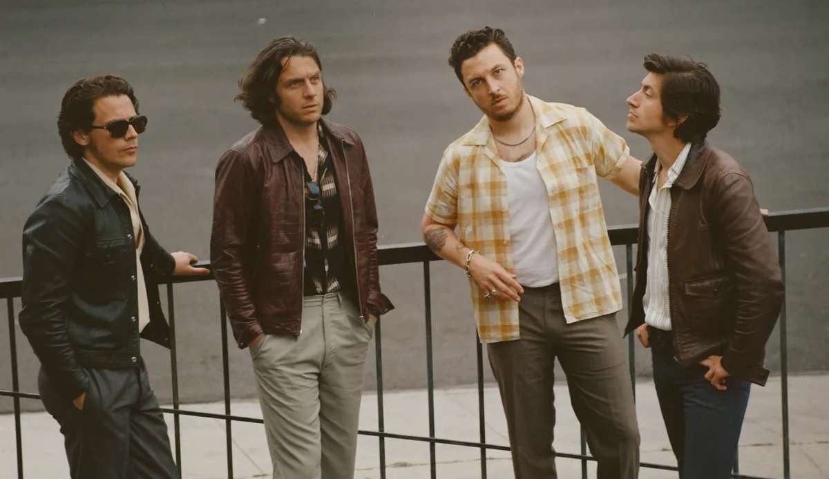 You are currently viewing Arctic Monkeys lança “The Car”, sétimo álbum de estúdio que marca 20 anos de carreira da banda