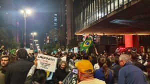 Read more about the article Ato pela liberdade de expressão reúne manifestantes em SP