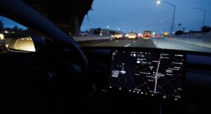 Read more about the article Governo dos EUA investiga sistema de piloto automático dos carros da Tesla