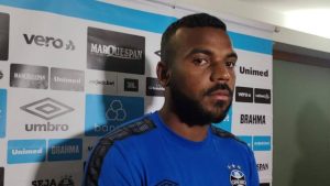 Read more about the article Léo Gomes revela ter dado conselho a atacante do Grêmio que se lesionou