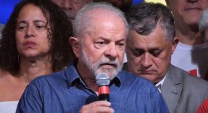 Read more about the article Lula diz que buscará unir o Brasil: ‘A ninguém interessa viver num país dividido’