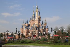 Read more about the article Covid zero: Parque da Disney na China é fechado com turistas dentro