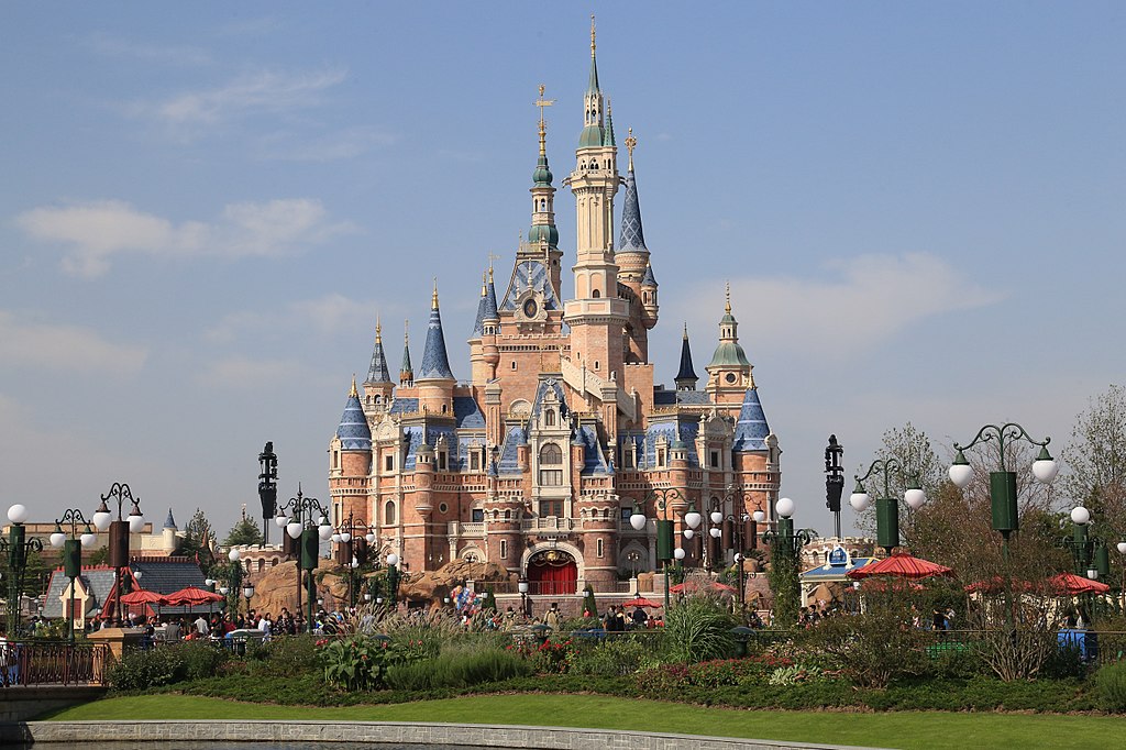 You are currently viewing Covid zero: Parque da Disney na China é fechado com turistas dentro