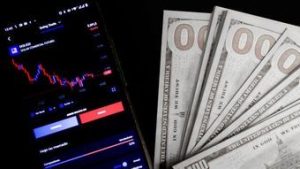 Read more about the article Dólar cai 4,71% na semana e atinge R$ 5,05; Ibovespa fecha em alta  