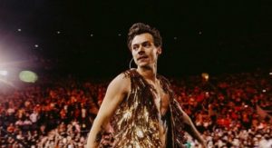 Read more about the article Harry Styles adia apresentações da “Love On Tour” nos EUA por problemas de saúde