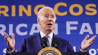 You are currently viewing Aprovação de Joe Biden cai enquanto democratas se preparam para derrota nas urnas