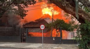 Read more about the article Vídeo mostra incêndio que matou 1 pessoa e deixou 5 feridos na Zona 7, em Maringá