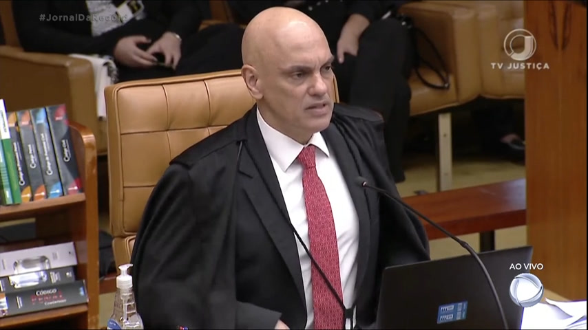 You are currently viewing Moraes determina bloqueio de contas de 43 pessoas e empresas suspeitas de financiar atos