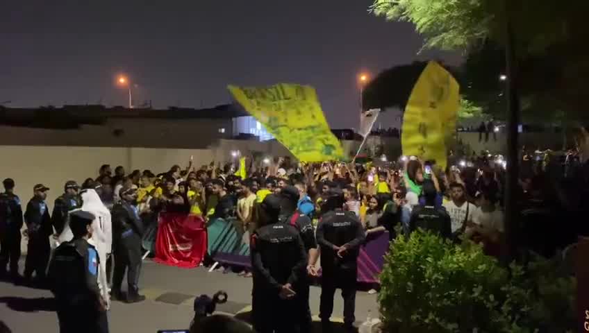 You are currently viewing Torcida faz festa para a seleção brasileira em Doha, no Catar