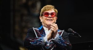 Read more about the article Último show de Elton John nos EUA será exibido nesta madrugada no Disney+