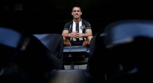 Read more about the article Ao L!, Gabriel Pires revela motivo da escolha pelo Botafogo, analisa as críticas e relembra período na Europa