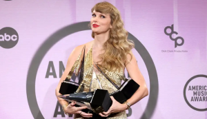 Read more about the article American Music Awards 2022: Taylor Swift vence categoria “Artista do Ano” pela 7ª vez