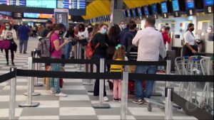 Read more about the article Máscaras voltarão a ser obrigatórias em aeroportos e voos, decide Anvisa