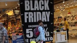 Read more about the article Em meio à Copa, comércio estima venda recorde nesta Black Friday