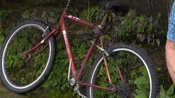 You are currently viewing Morre ciclista que caiu em encosta após ser atropelado na avenida Niemeyer, no Rio