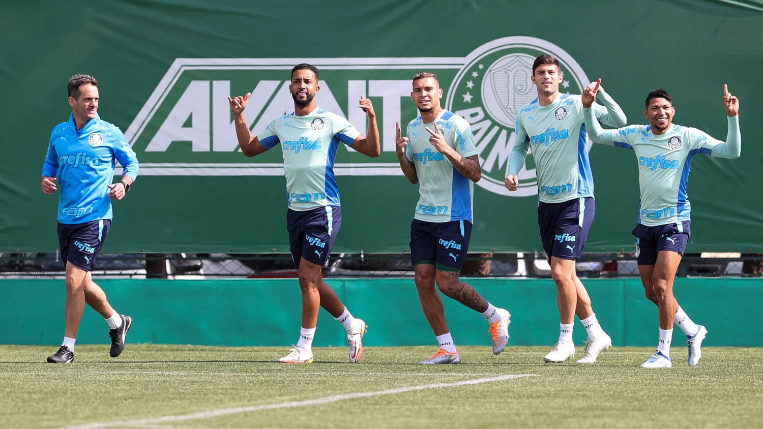 You are currently viewing Diretoria do Palmeiras não quer mais jogador e tentará despachá-lo