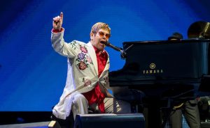 Read more about the article Despedida da lenda: relembre 5 shows incríveis de Elton John antes do adeus aos palcos