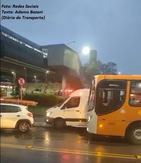 You are currently viewing VÍDEOS: Briga entre passageiros dentro de metrô na linha 5-Lilás causa confusão e deixa ao menos quatro feridos na estação Vila das Belezas na noite deste sábado (03)