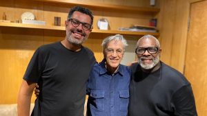 Read more about the article Caetano Veloso faz dueto com pastor Kleber Lucas em ‘Deus Cuida de Mim’