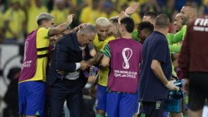 Read more about the article Tite diz que ‘dança do pombo’ foi promessa feita a Richarlison se ele marcasse contra a Coreia do Sul