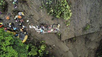 You are currently viewing Deslizamento de terra atinge ônibus na Colômbia e deixa ao menos 27 mortos