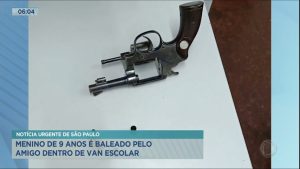 Read more about the article Menino de 9 anos é baleado por amigo dentro de van escolar