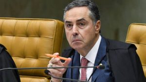 Read more about the article Barroso prorroga por 60 dias investigação sobre conduta de Bolsonaro na pandemia