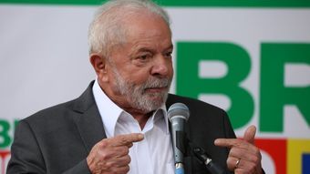 You are currently viewing Lula lamenta retirada do presidente do Peru do cargo, mas diz que foi dentro da lei