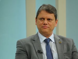 Read more about the article Tarcísio e Nunes negociam congelar tarifas do transporte público em SP em 2023