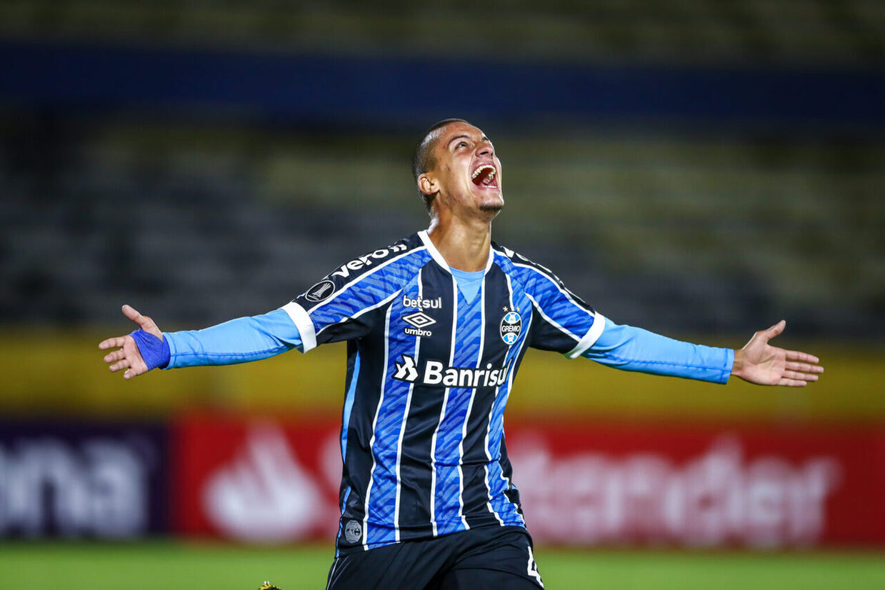 You are currently viewing Grêmio define saída de Ricardinho para futebol búlgaro