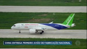 Read more about the article China entrega o primeiro avião fabricado no país