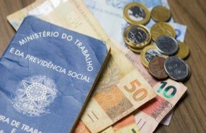 Read more about the article Salário mínimo: Qual será seu novo valor para 2023?