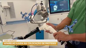 Read more about the article Robô do Hospital Moriah realiza cirurgias no joelho e ajuda pacientes a voltarem a andar