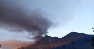 Read more about the article Vulcão de Fogo entra em erupção na Guatemala