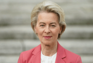 Read more about the article Ursula von der Leyen: conheça a mulher mais poderosa de 2022