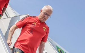 Read more about the article Dorival revela surpresa por saída do Flamengo e exalta trabalho no clube: “Transformamos um ano perdido”