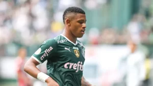 Read more about the article Dono de R$ 291 bilhões quer tirar Danilo do Palmeiras