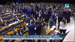 Read more about the article Câmara dos Deputados aprova PEC do estouro em primeiro turno