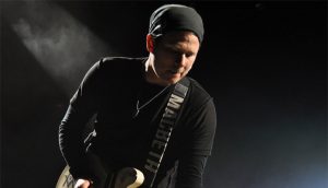 Read more about the article Tom DeLonge provoca fãs com data de lançamento de novo disco do blink-182