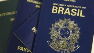 Read more about the article Fila de espera pelo passaporte chega a 100 mil pessoas, diz PF 