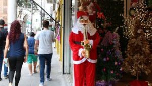 Read more about the article Gastos de Natal: Brasileiro deve dar prioridade a comida e dívidas