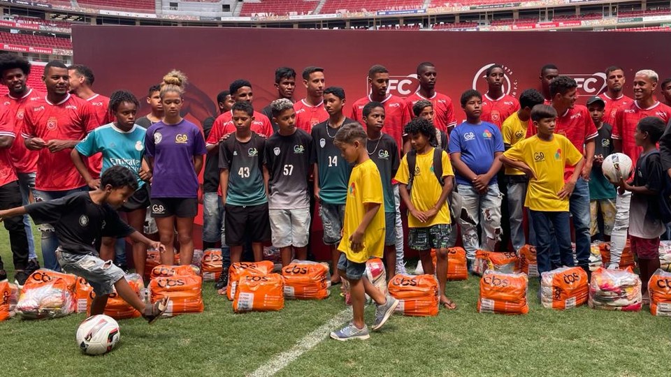 You are currently viewing Brasília apresenta elenco para Candangão 2023 e faz doação de cestas básicas